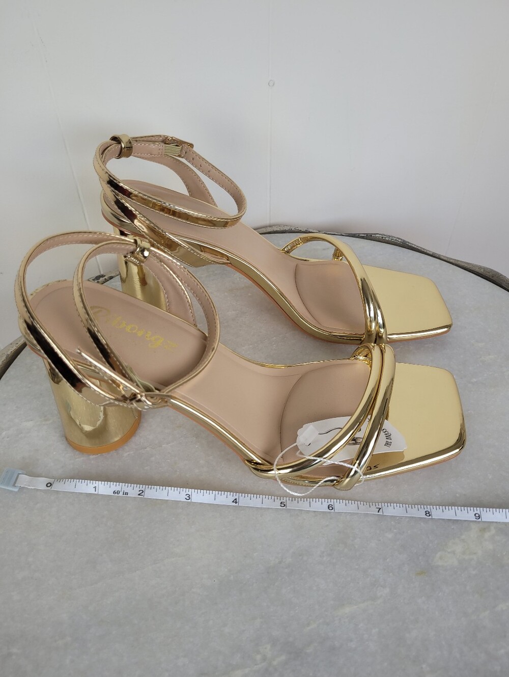 Ribongz Size 8 Gold Metallic Strappy Block Heel Sandals - Picture 8 of 11